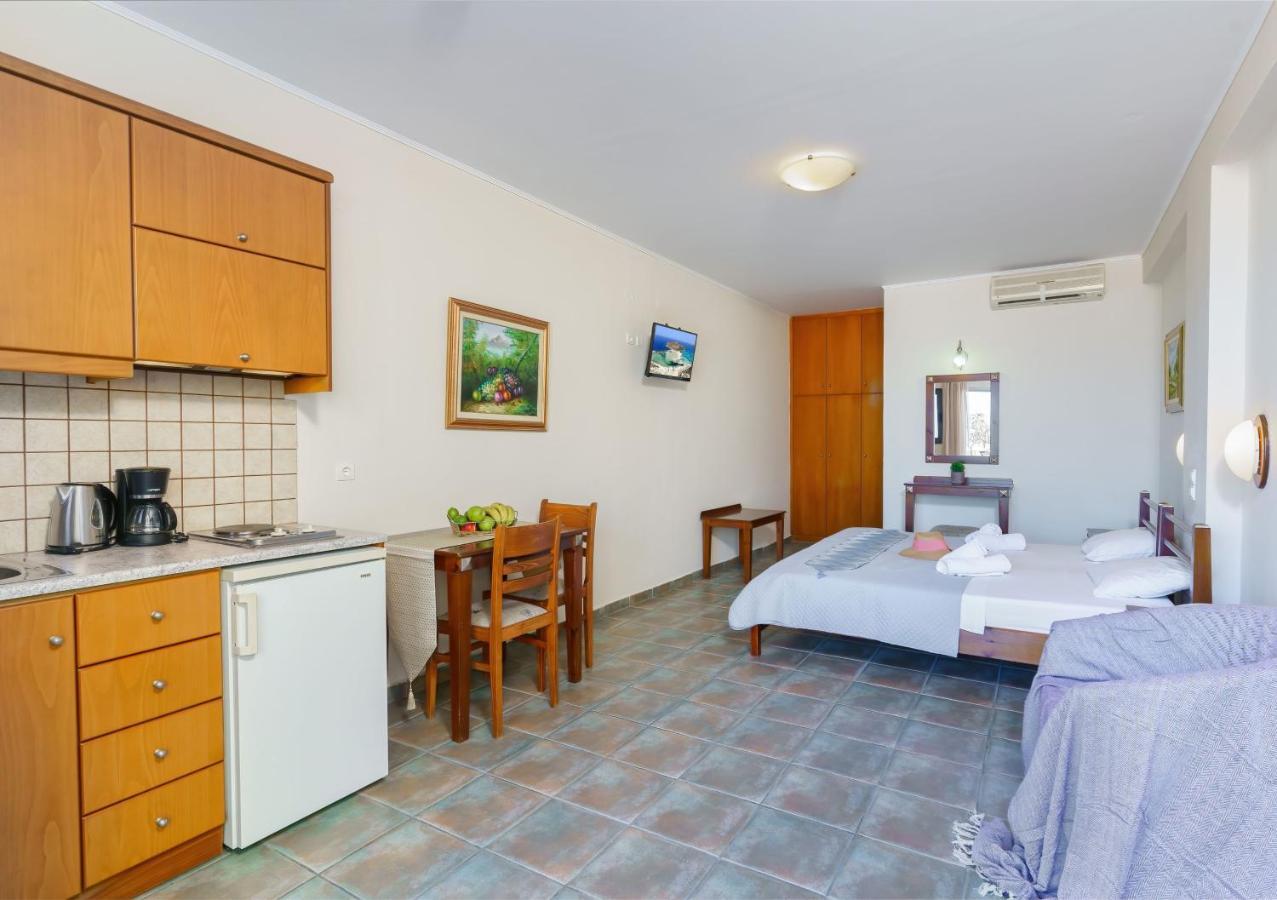 Sunrise Suites & Apartments Kalyves Esterno foto